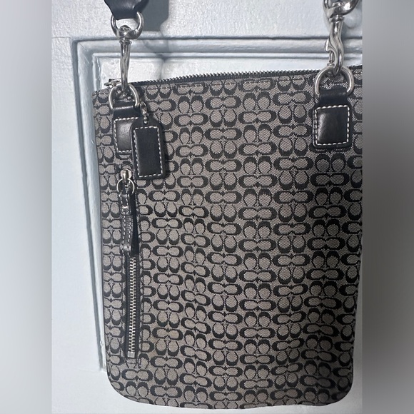 Coach - Picture 7 of 7